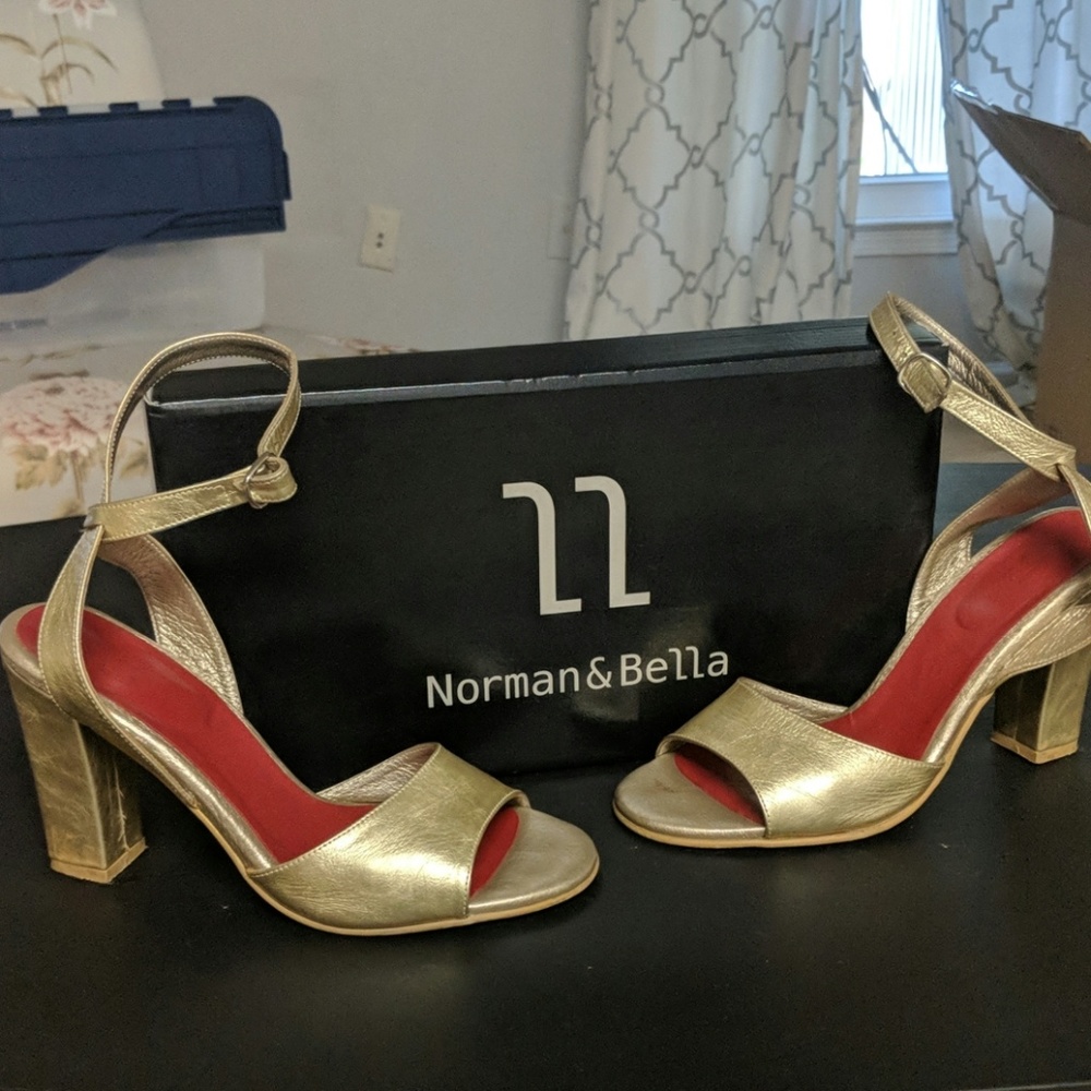 Norman & Bella Gold Chunky Sandals